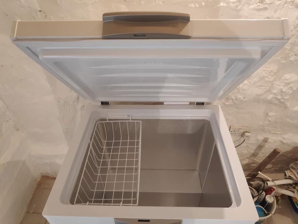 Als nieuwe vrieskist vriezer H92 x B76 x D72 cm. 230 liter Klasse A+