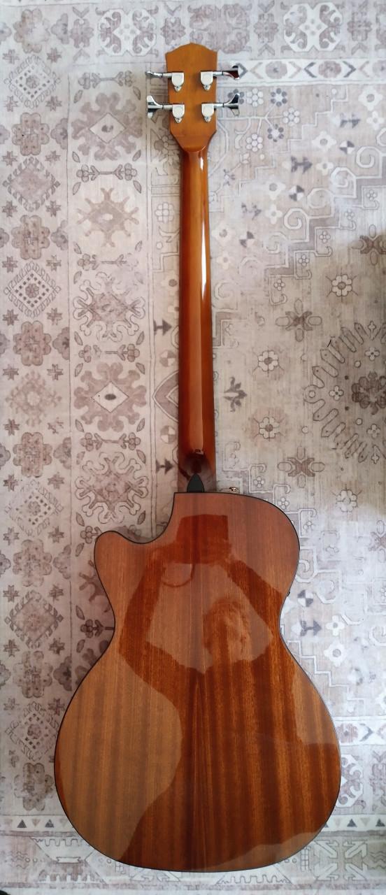 Fender CB-60SCE semi-acoustische basgitaar z.g.a.n. 175 euro!