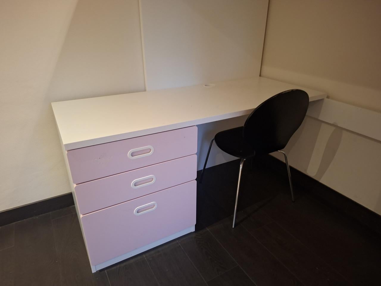 Hoogslaper met bureau en opbergruimte