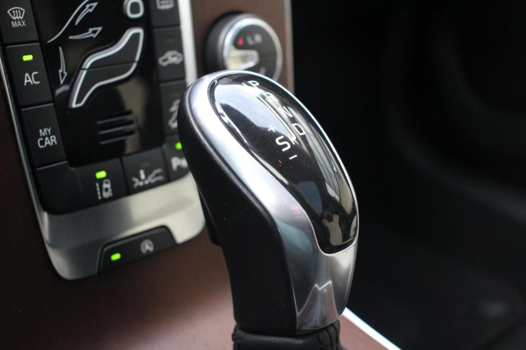 Volvo V40 cross country 2.0 t5 awd summum h&k - full options - panoramadak 