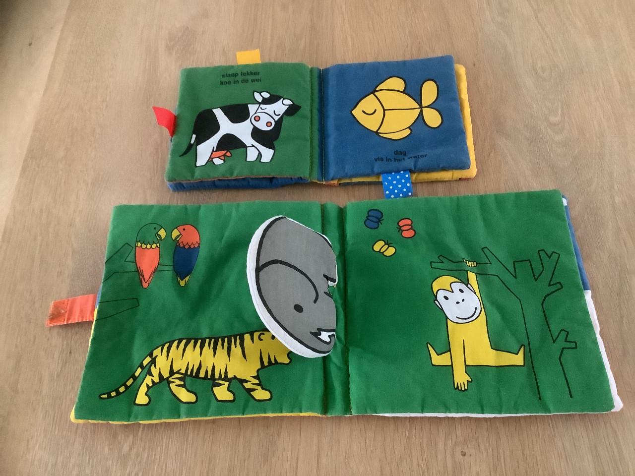 Baby Grijp/Rammel Bal + Stoffen Babyboekjes