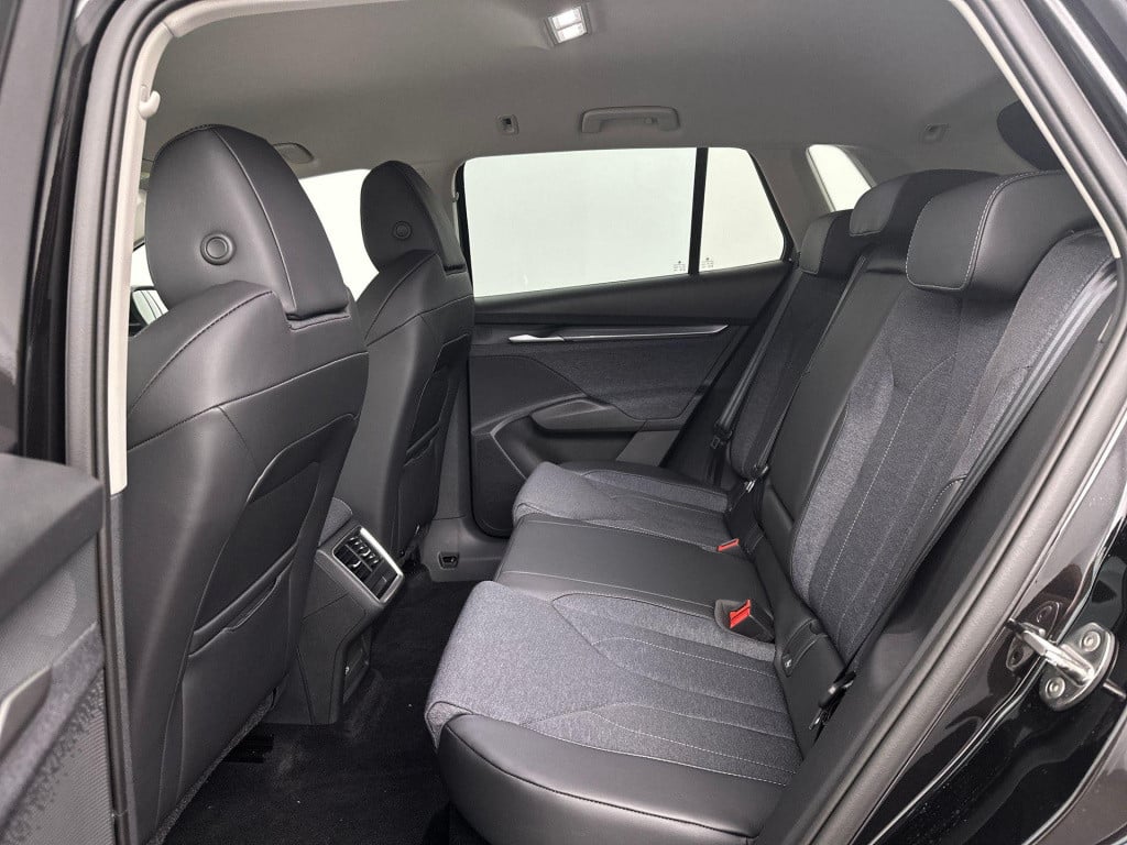Skoda Elroq business edition tour elektromotor 210 kw / 286 pk