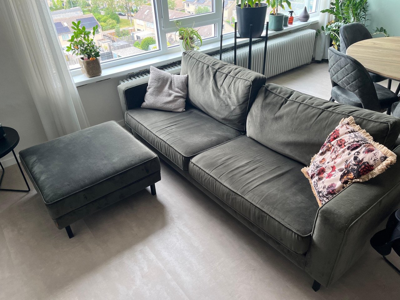 Comfortabele bank te koop (fluweel groen)