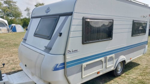Hobby 440 (2000) met als nieuwe voortent