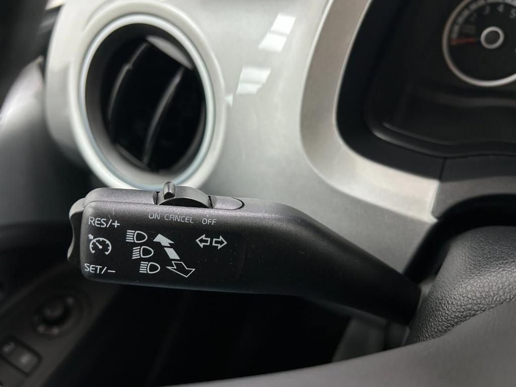 Volkswagen UP! occasion 1.0 high up! bluemotion | grijs | tweedehands volks