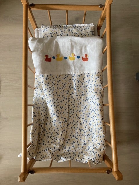 Poppen/knuffel spijlenbedje van beukenhout