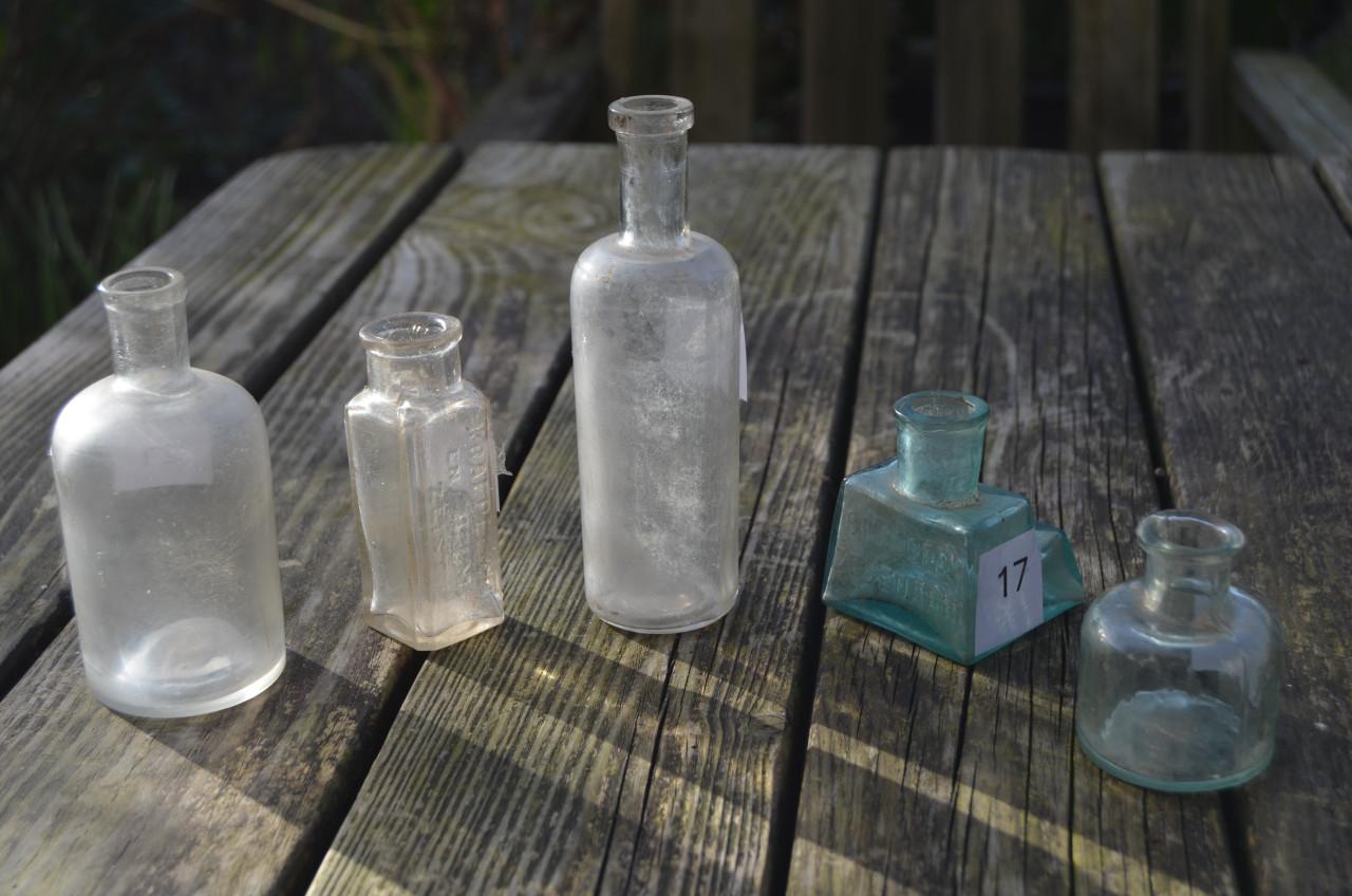 Bodemvondsten ca 1900 flessen en flesjes (3)