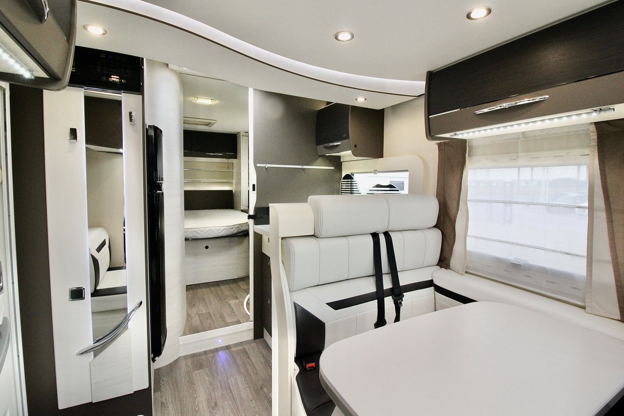 Chausson Welcome 718EB (Queensbed + Hefbed, 36000KM, Als Nieuw)