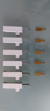 6 stuks raamsloten SKG  *
