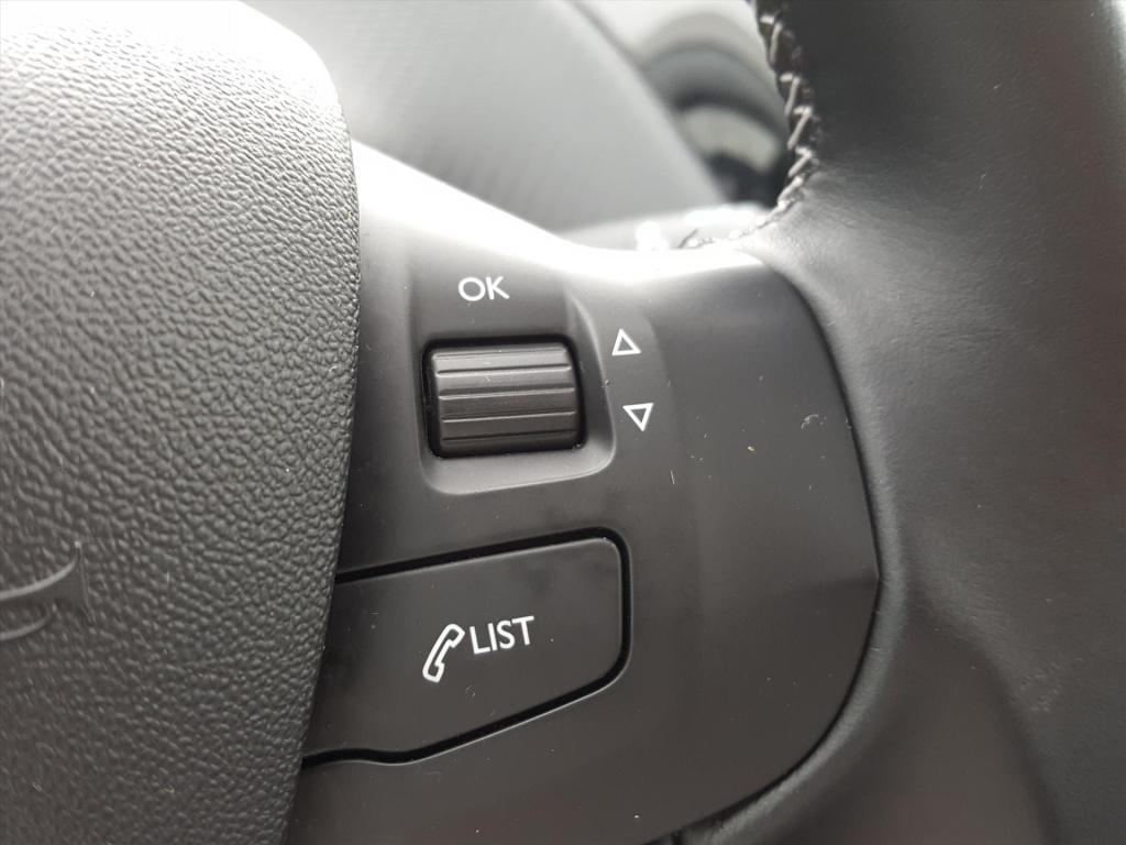 Peugeot 2008 allure1.2 puretech 110pk navigatie | cruise & climate control 
