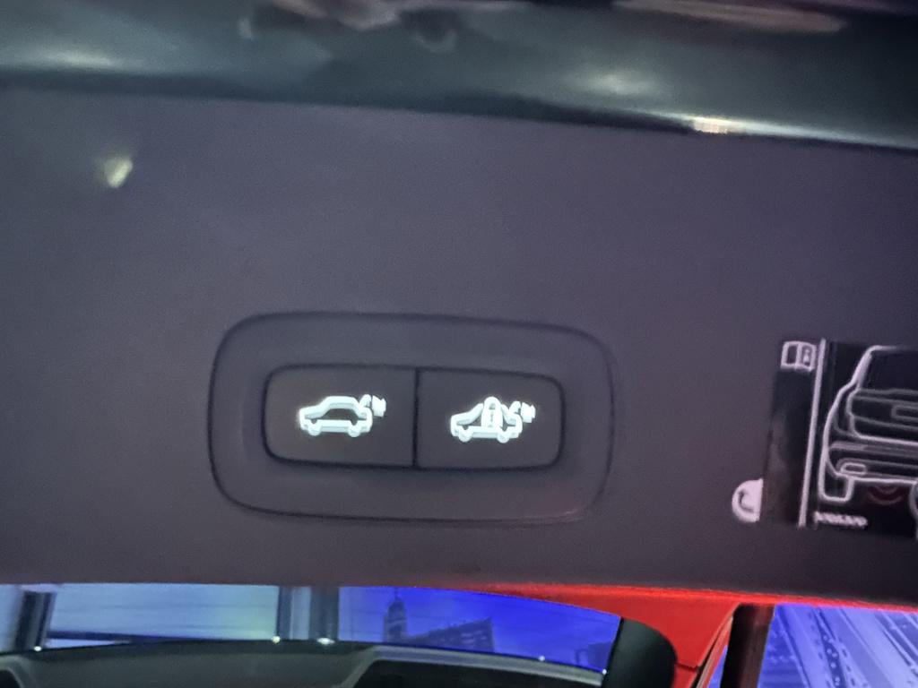 Volvo XC40 1.5 t4 recharge inscription expression *trekhaak*