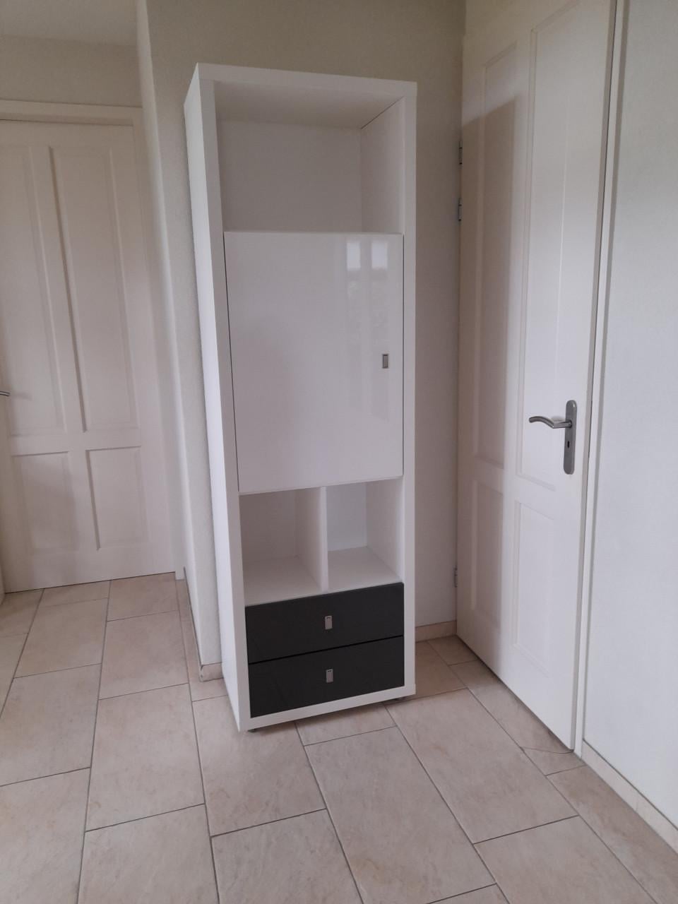 4 X Prachtige XOOON kasten 40 x 65 x 208 ( in goede nette staat)