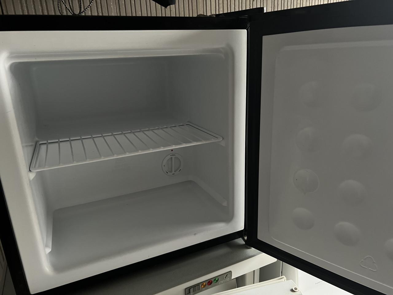 Camping / mini tafelmodel vrieskast A+ klasse Vriezer netto 32 liter