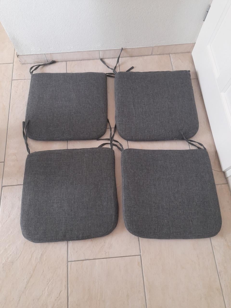 4 x stoelkussen (in goede schone staat)
