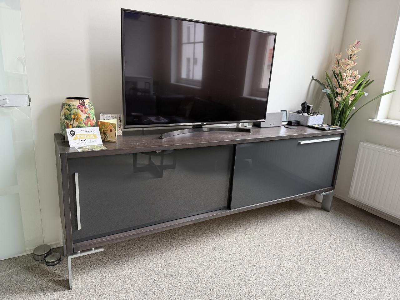 Zymbioz: Modern design dressoir