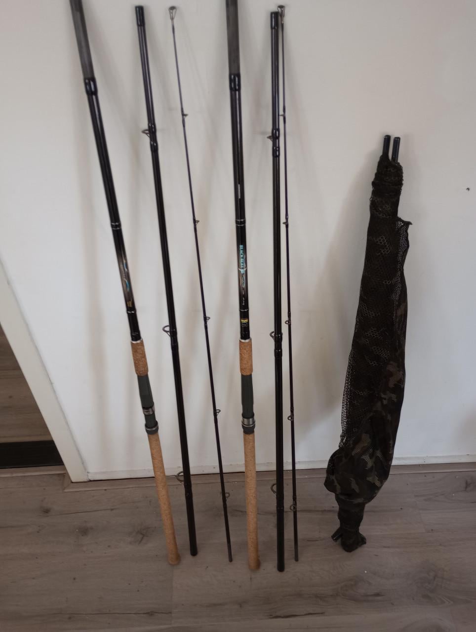 2 karperhengels vanaf 30 euro, plus karpernet, vanaf 10 euro