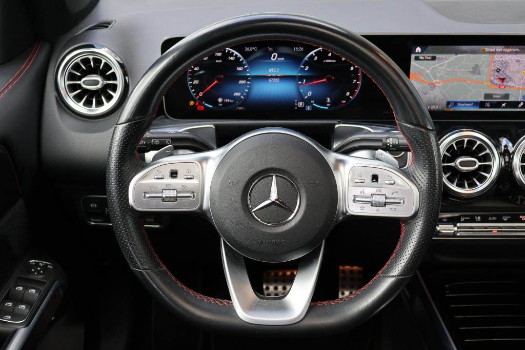 Mercedes-Benz Glb 200 business solution amg 163 pk i panoramadak i trekhaak