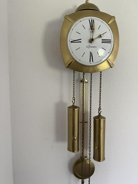 Wandklok met slinger en bel