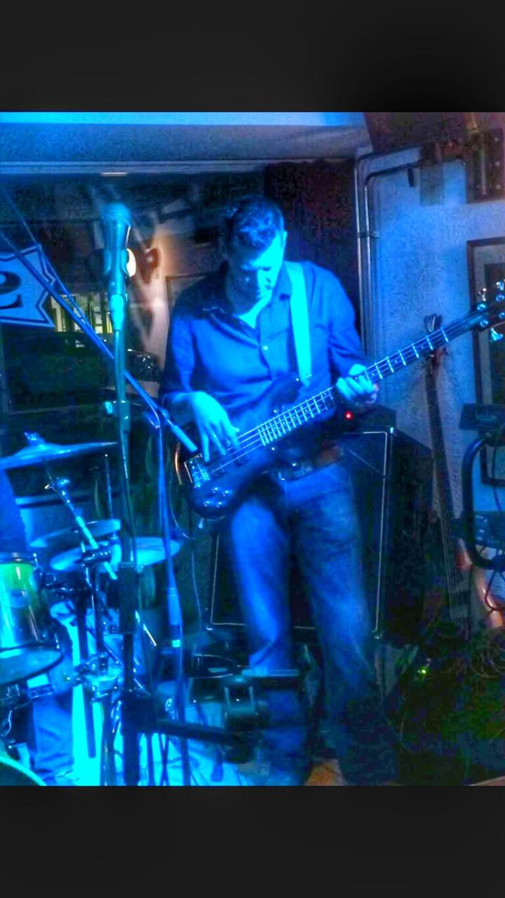Bassist zoekt