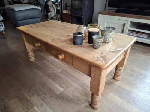 Antiek grenen salontafel