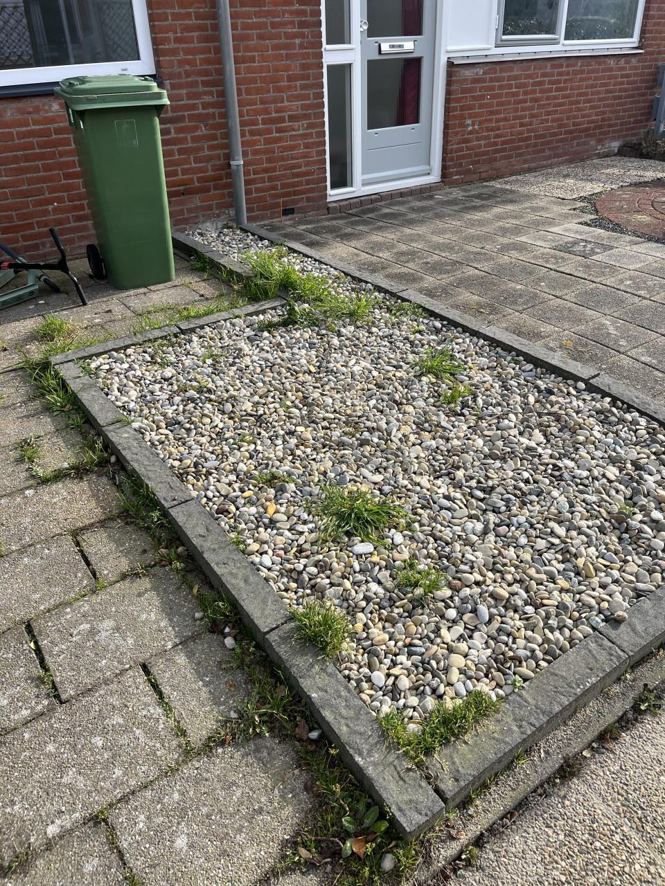 Tuintegels 40x30 en grind gratis af te halen