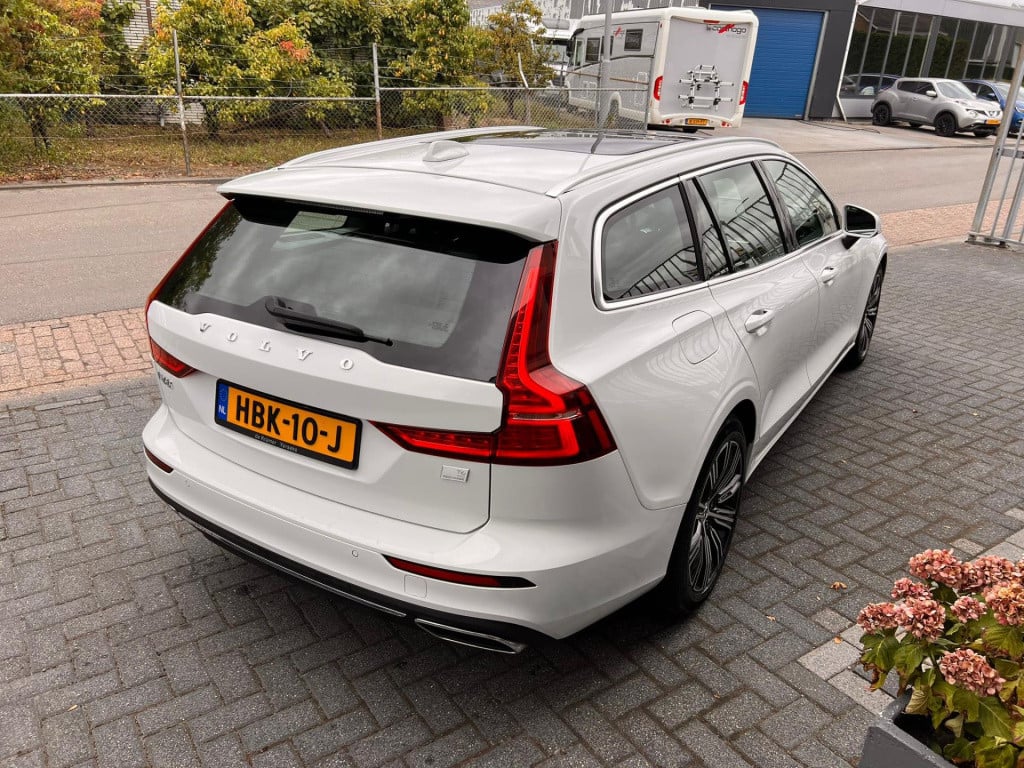 Volvo V60 2.0 t6 recharge awd r-design