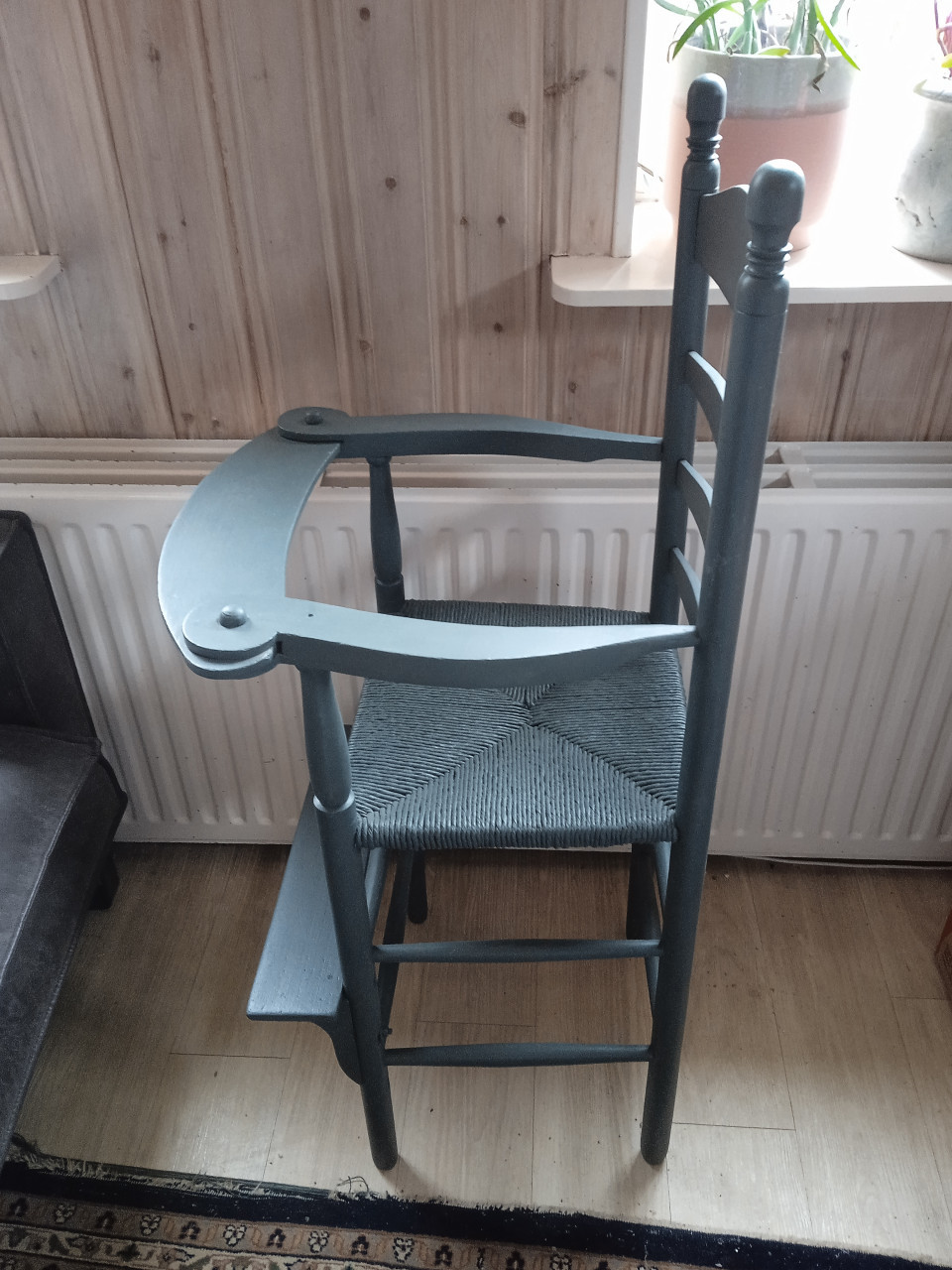 Antieke oude vintage kinderstoel