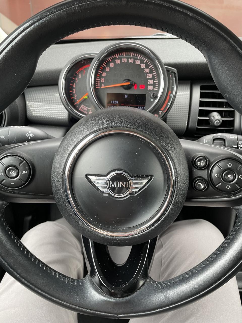 Te koop MINI Cooper 1.5 Business (origineel NL, 5-deurs, BT, Navi)