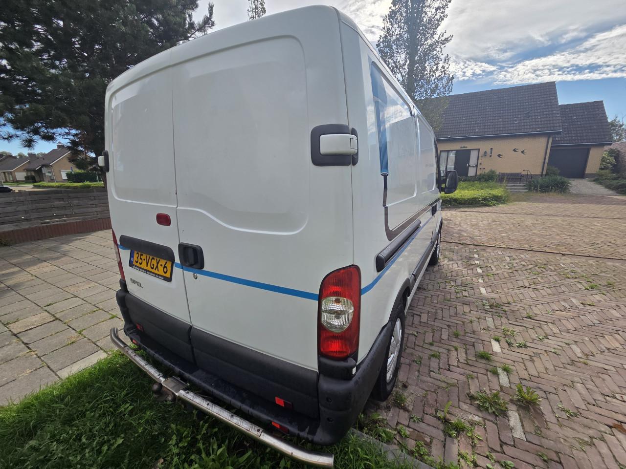 Opel movan 2.5cdti 74 kw l1h1 2007