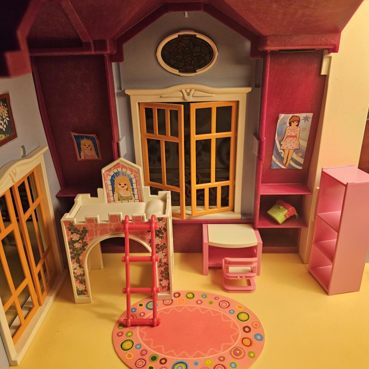 Poppenhuis volledig ingericht