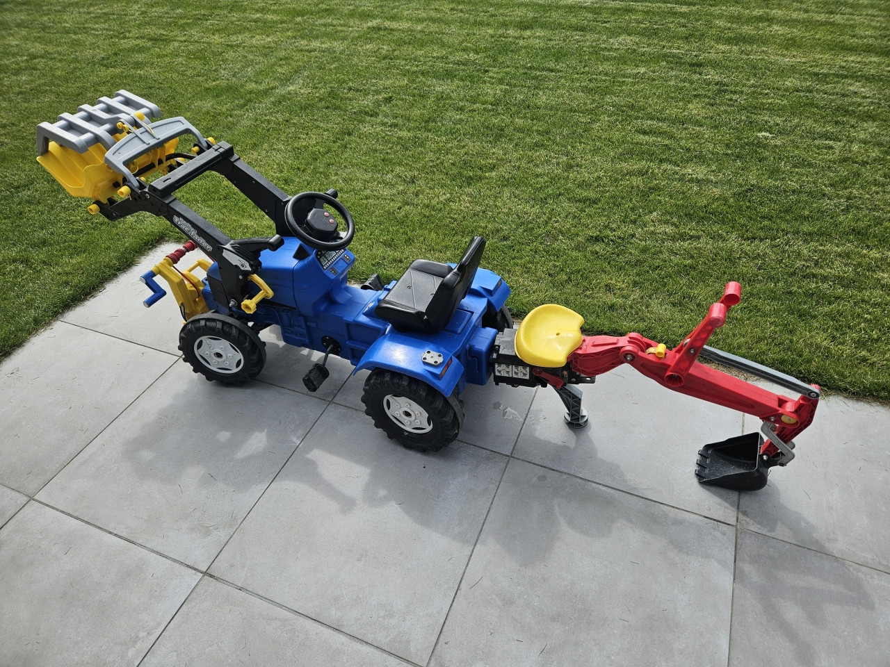 Rolly Toys traptractor met lier, kiepkar en graafmachine