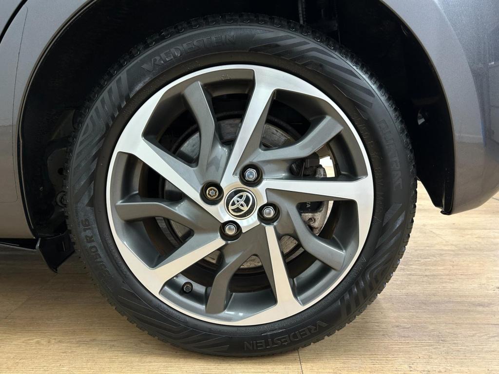 Toyota Yaris occasion 1.5 hybrid premium | airco | grijs | tweedehands toyo