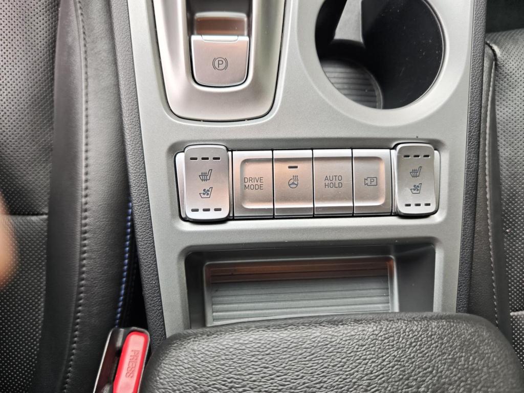 Hyundai Kona ev premium 64 kwh soh 98%