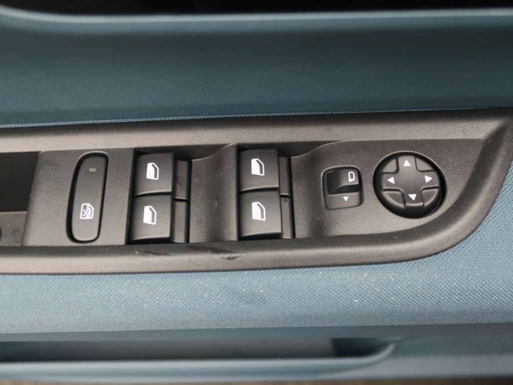 Fiat Grande Panda 1.2 hybrid icon | apple carplay & android auto | parkeers