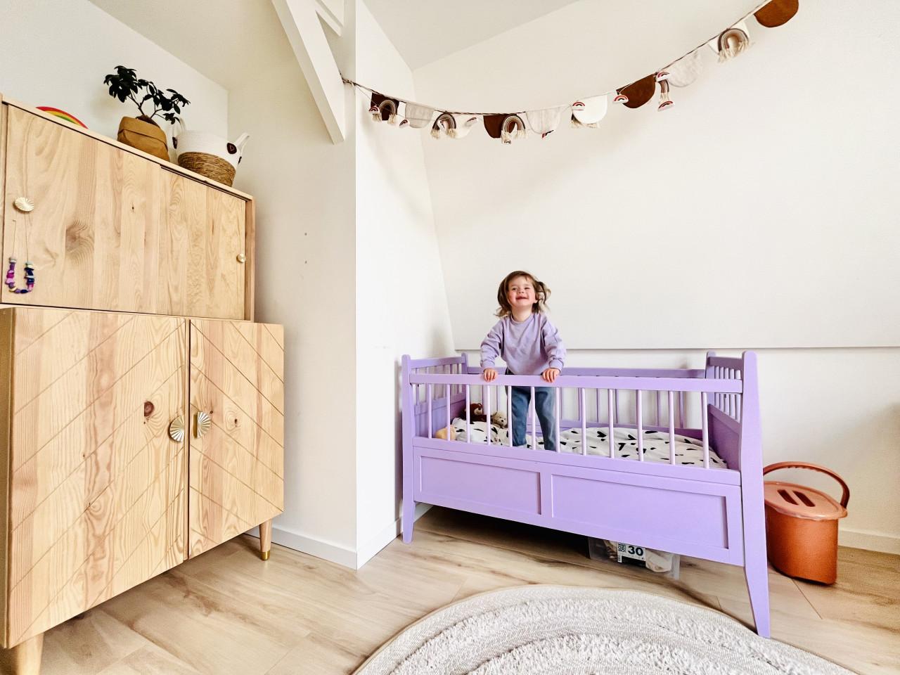 Houten antieken kinder ledikant