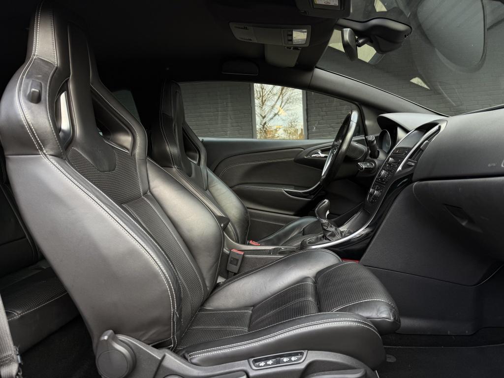 Opel Astra gtc 2.0 turbo opc