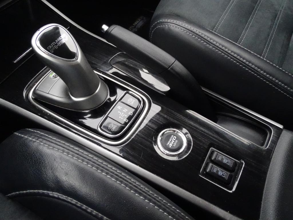 Mitsubishi Outlander 2.0 phev executive edition | trekhaak | navi | camera