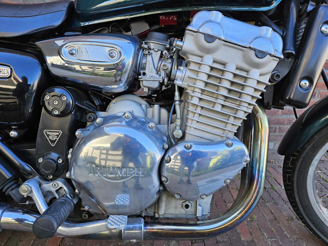 Triumph Thunderbird 900