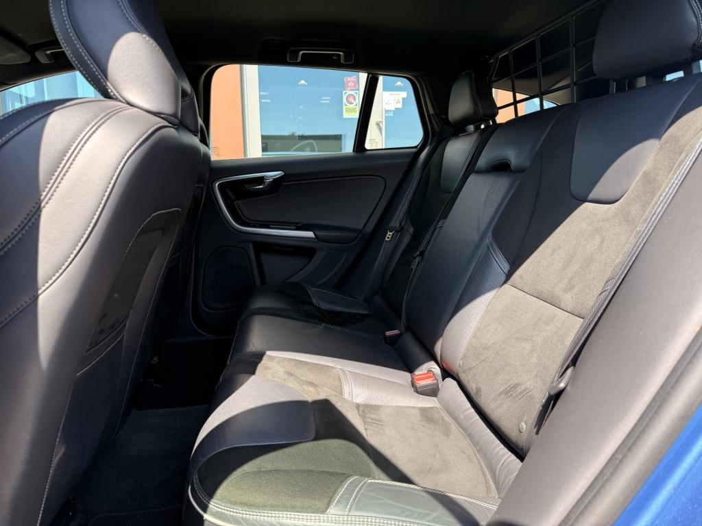 Volvo V60 1.6 t3 r-design | afn trekhaak | cruise | parkeersensoren | bluet