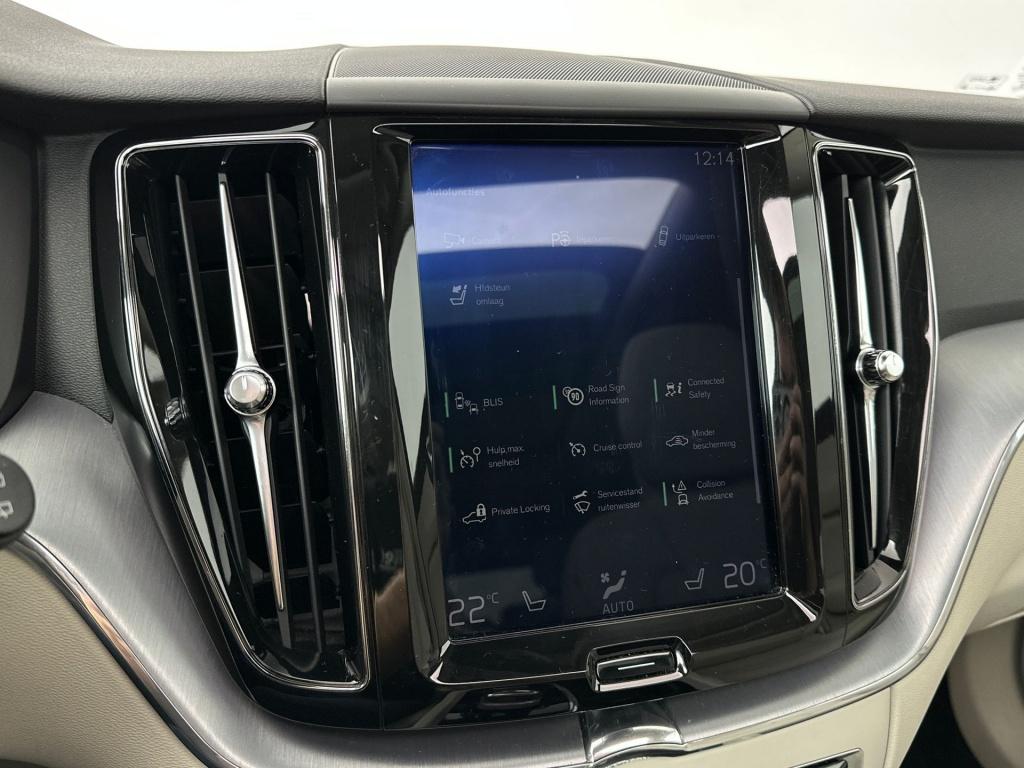 Volvo XC60 t8 390pk recharge momentum|