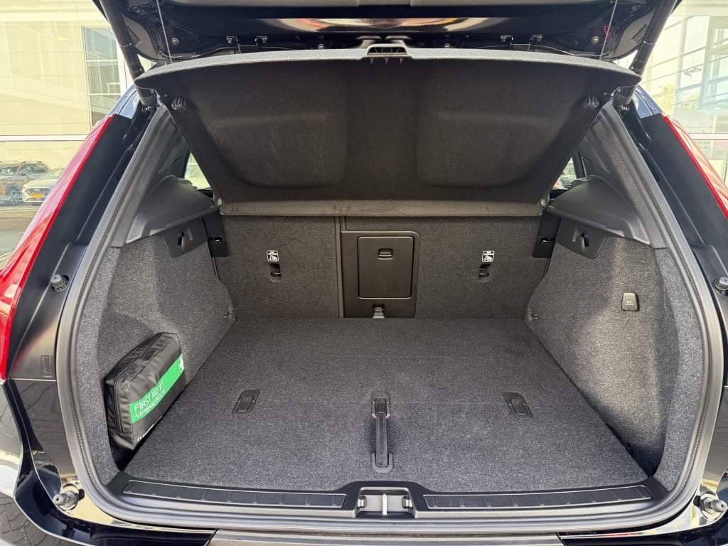 Volvo XC40 b4 197pk aut7| plus dark| adap.cruise| trekhaak| camera| elek.st