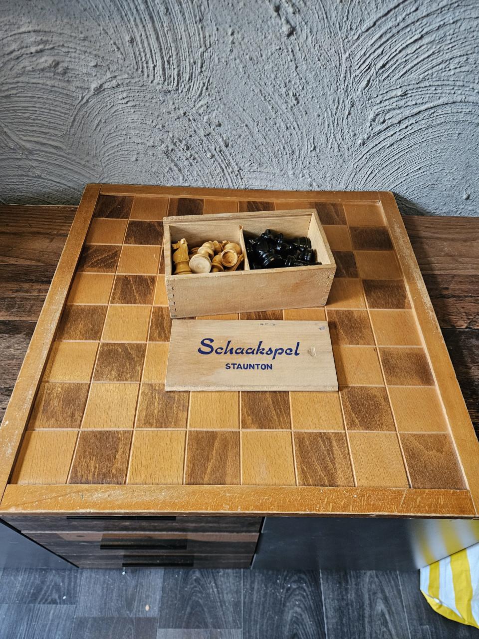 Vintage Schaakspel Staunton met houten bord en doosje