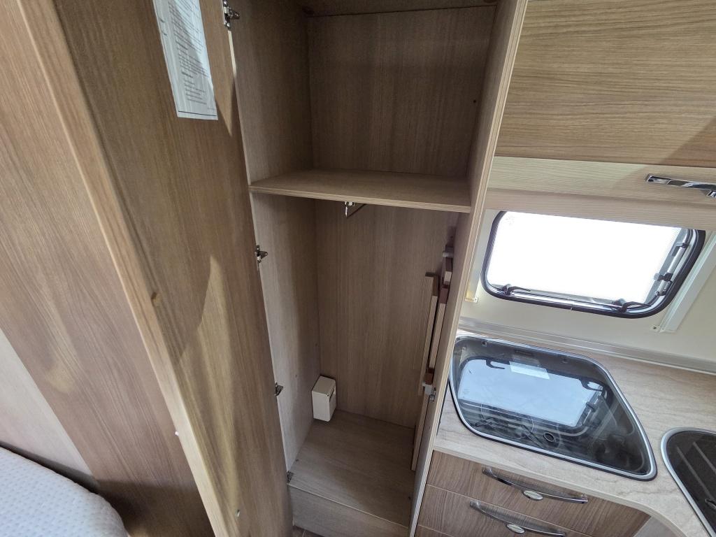Burstner Onbekend but660 luifel | keuken | omvormer | toilet en douche | ru
