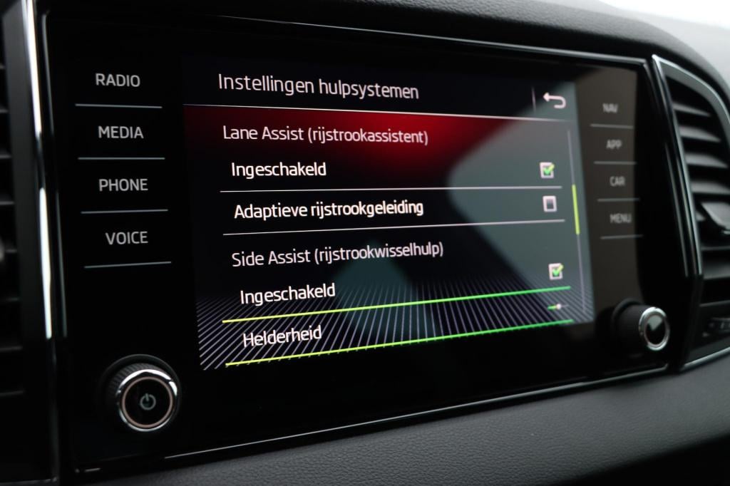 Skoda Karoq 1.5 tsi act style 150pk dsg7 | stoel voor+ achter verwarming | 