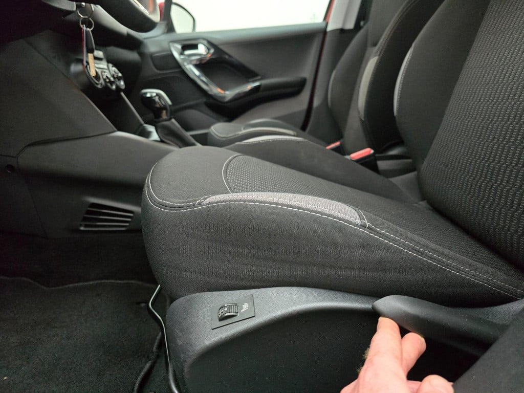 Peugeot 208 occasion met cruisecontrol en veel ruimte ook achterin | tweede