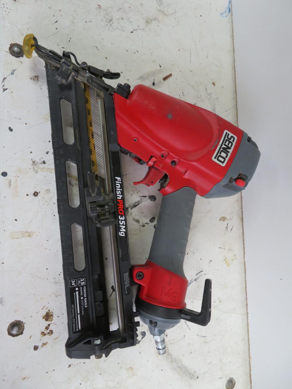 Mooi Pneumatisch Tackerset Senco met compressor en kitspuit