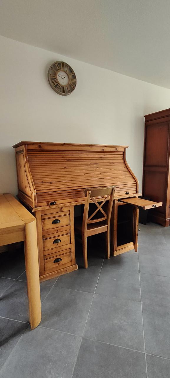 Warm-gelakte grenenhouten secretaire