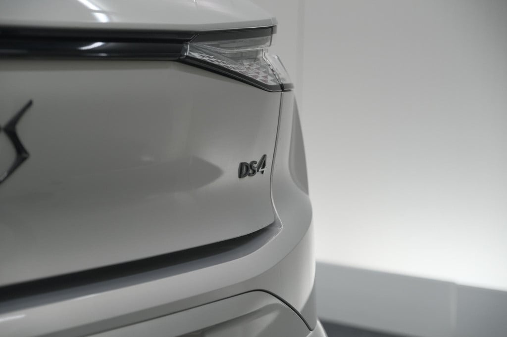 Ds Ds 4 puretech 130 eat8 performance line | camera | apple carplay | alcan