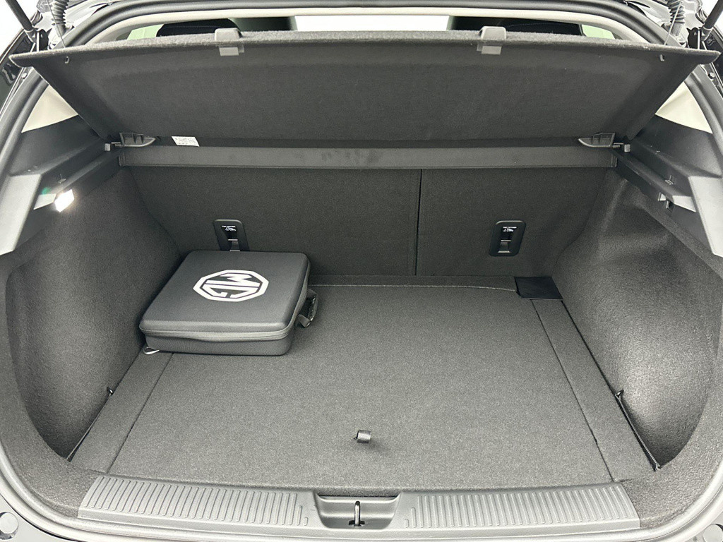 MG Mg4 electric luxury 64 kwh | op = op voorraad voordeel | 7 jaar garantie