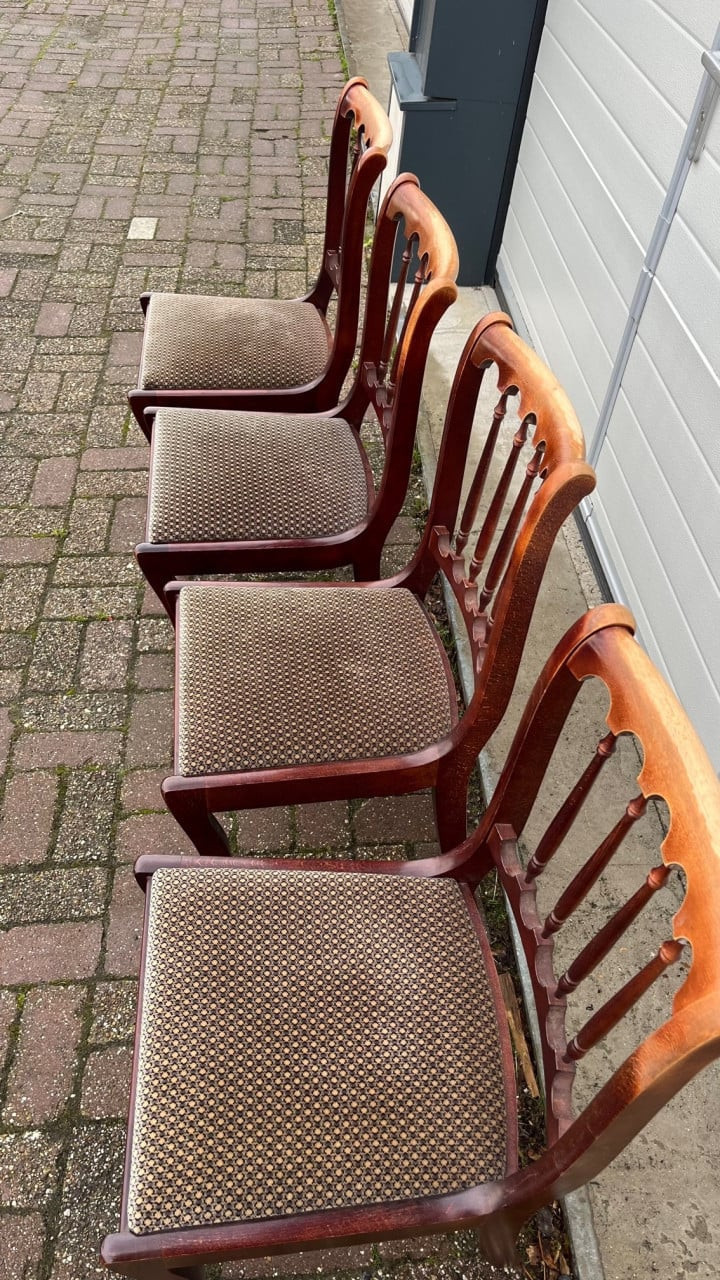 Antieke stoelen
